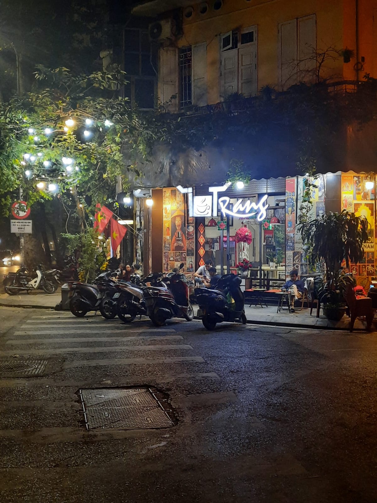 Postal de motos en Ciudad Hanoi- Vietnam