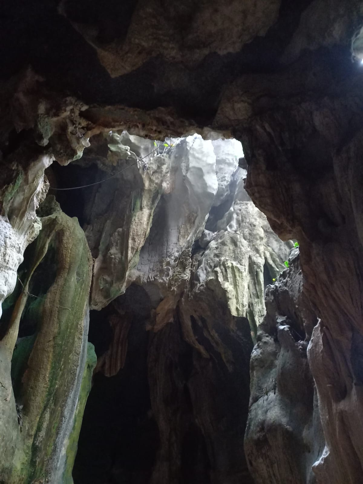 Cuevas en una de las 7 maravillas del mundo- Bahía de Halong- Vietnam